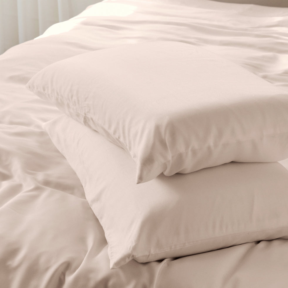 AURTRS morning pearl bamboo pillowcase on bed