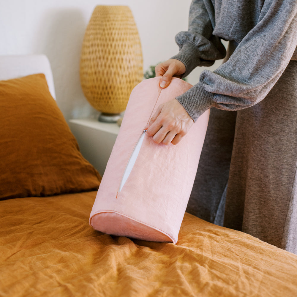 unzipping AURTRS cuddling - pink